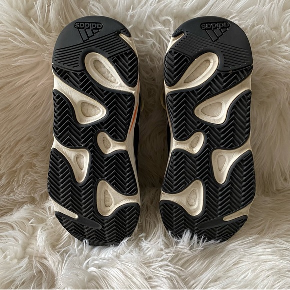 ADIDAS YEEZY Boost 700 Wave Runner (2017) - Picture 6 of 15